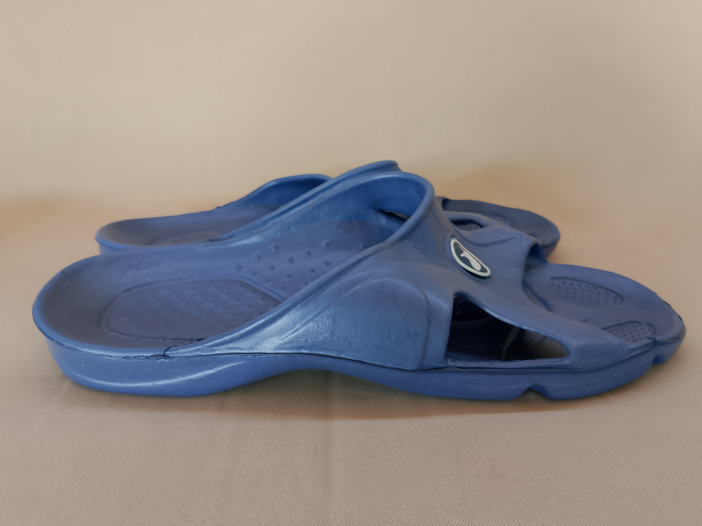 Șlapi/Sabot Albaștri Închis Unisex, cu Logo - Confort și Versatilitate