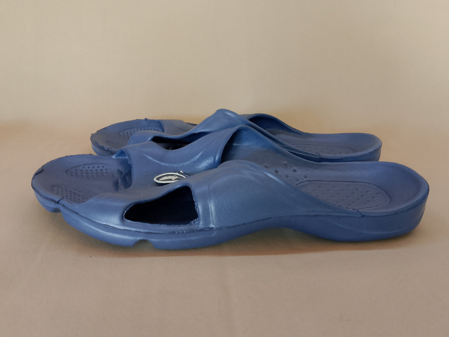 Șlapi/Sabot Albaștri Închis Unisex, cu Logo - Confort și Versatilitate. Marime 45.