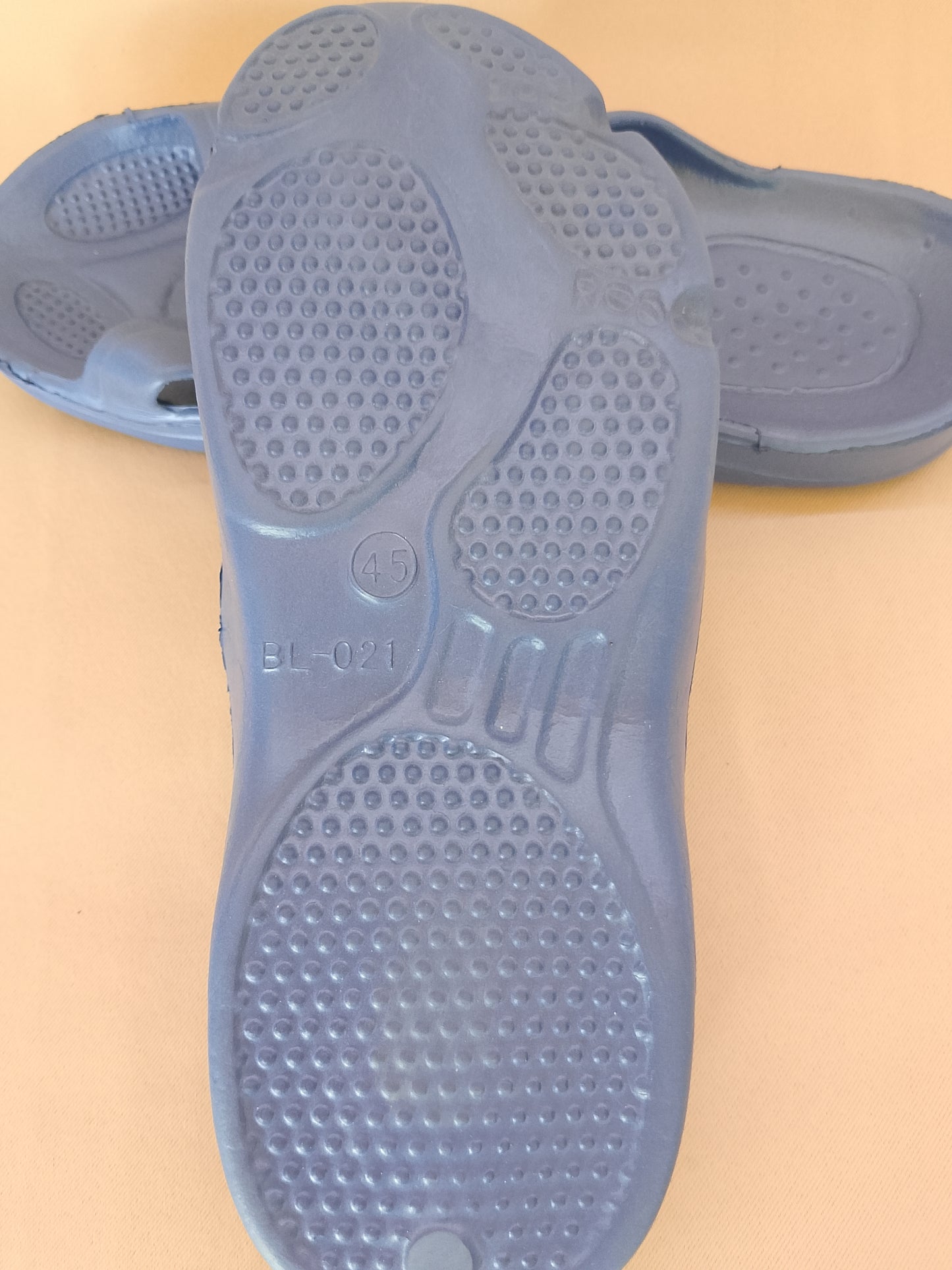 Șlapi/Sabot Albaștri Închis Unisex, cu Logo - Confort și Versatilitate. Marime 45.