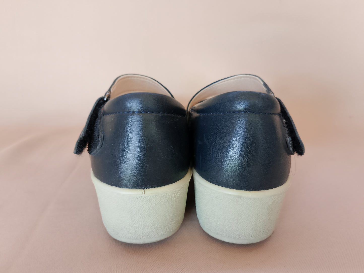 Pantofi Dama Laura Azan Tip Mary Jane, Bleumarin, din Piele cu Perforații - Fabricat în Spania. Marime 41.