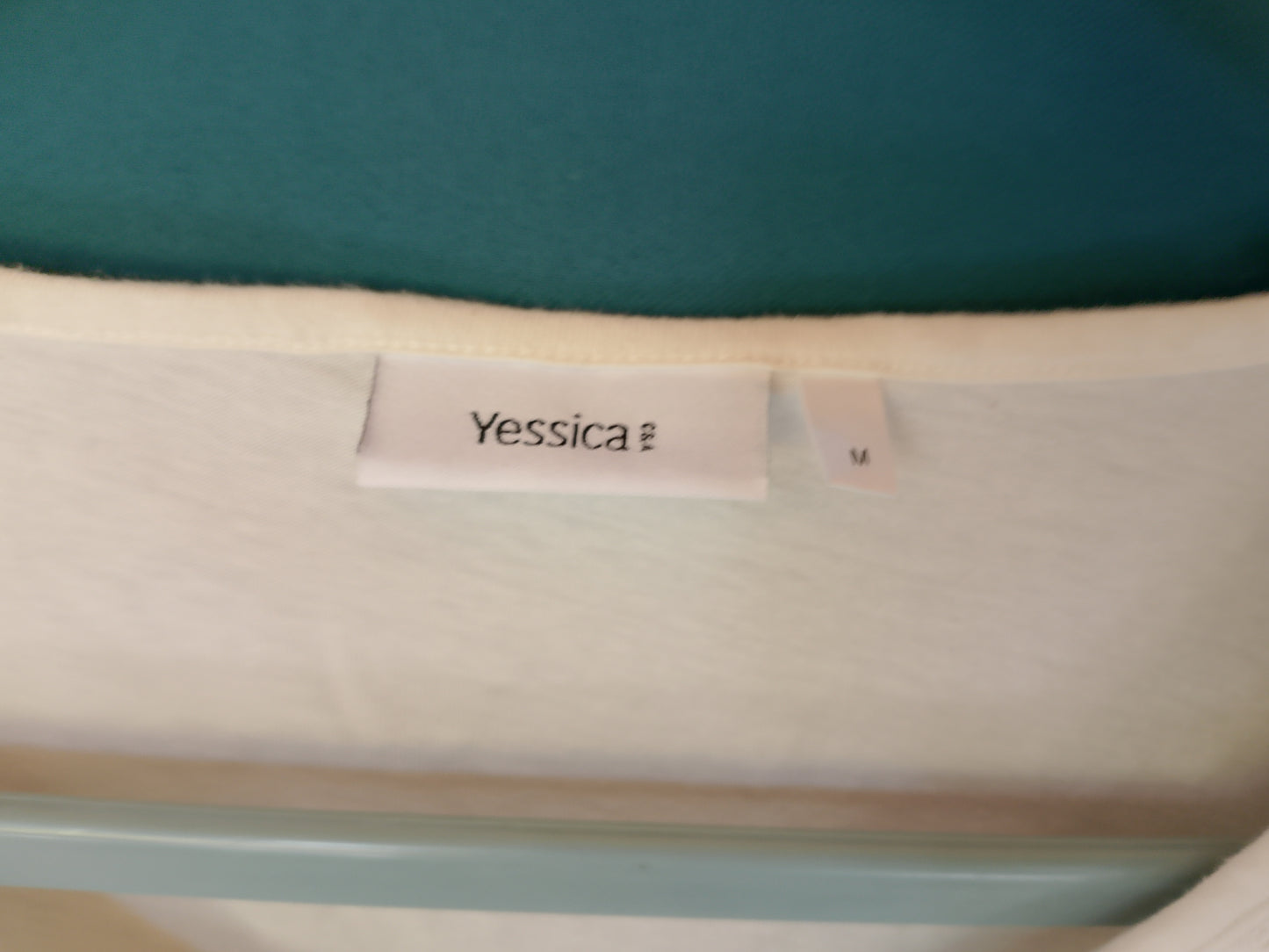 Eleganță Boemă: Bluză Albă cu Dantelă Delicată – Versatilitate Pură! Marime M.