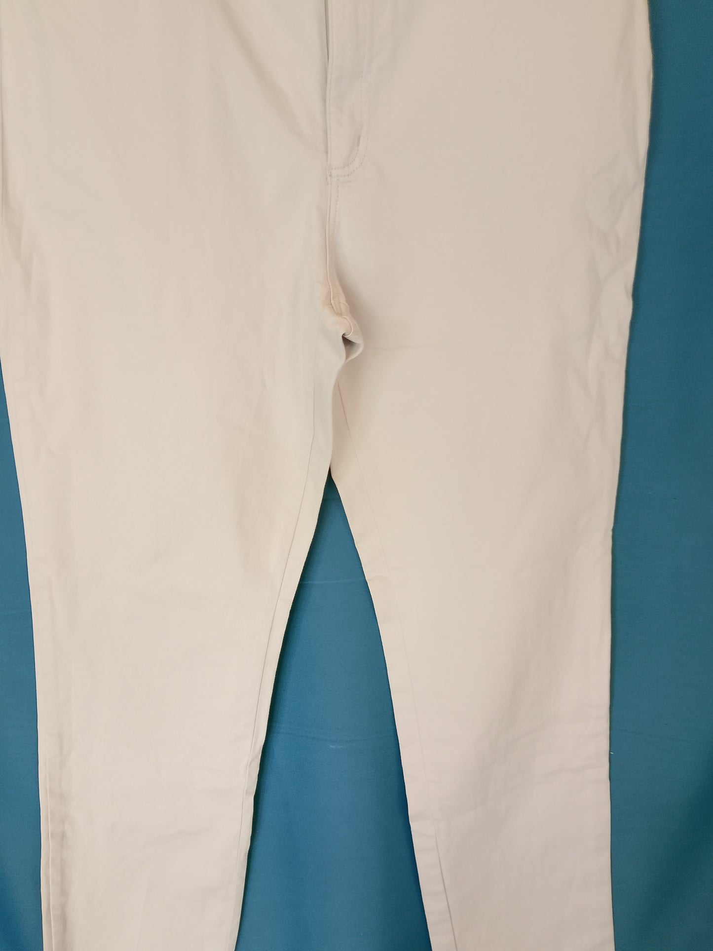 Eleganță Casual: Pantaloni Lloyd's. Un Clasic Versatil la Preț Imbatabil! Marime 44.