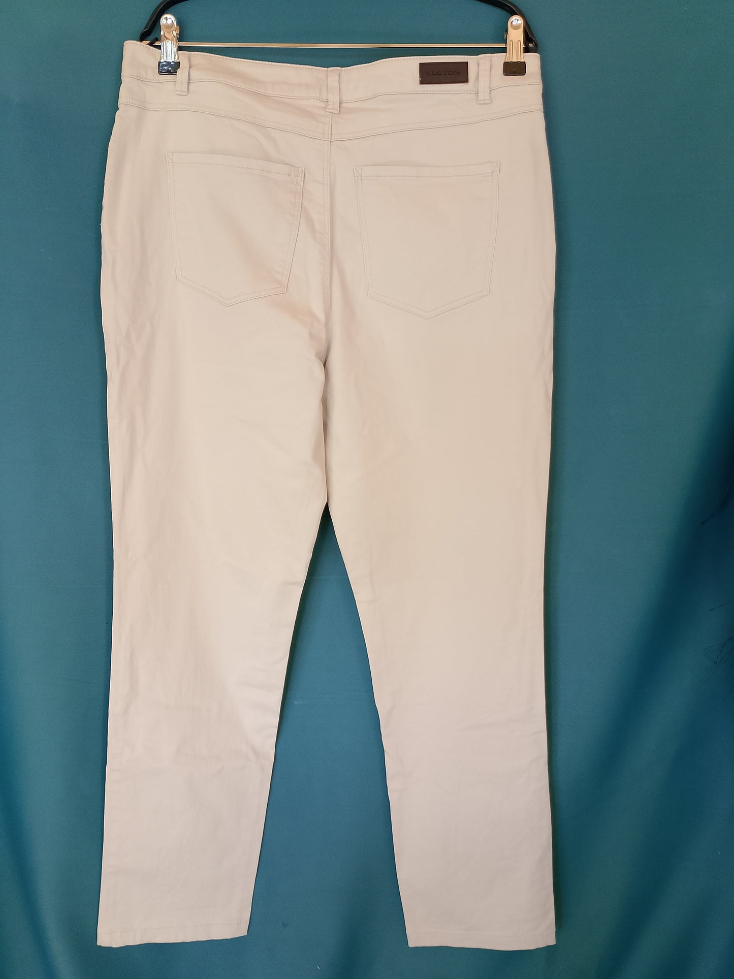 Eleganță Casual: Pantaloni Lloyd's. Un Clasic Versatil la Preț Imbatabil! Marime 44.