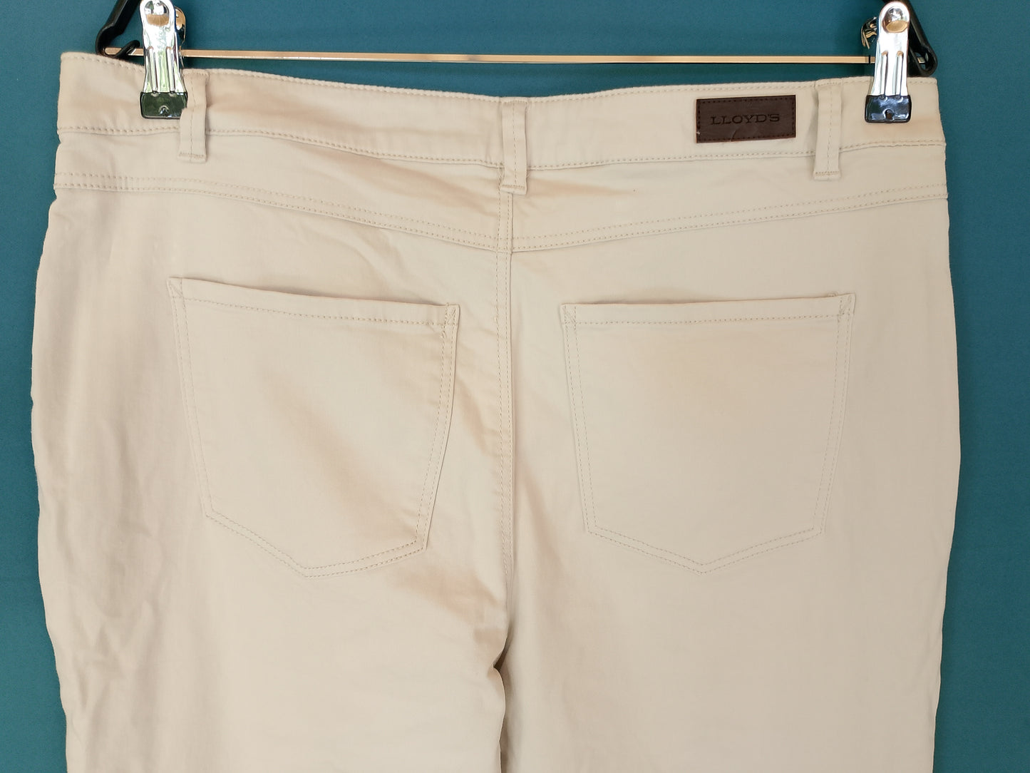 Eleganță Casual: Pantaloni Lloyd's. Un Clasic Versatil la Preț Imbatabil! Marime 44.