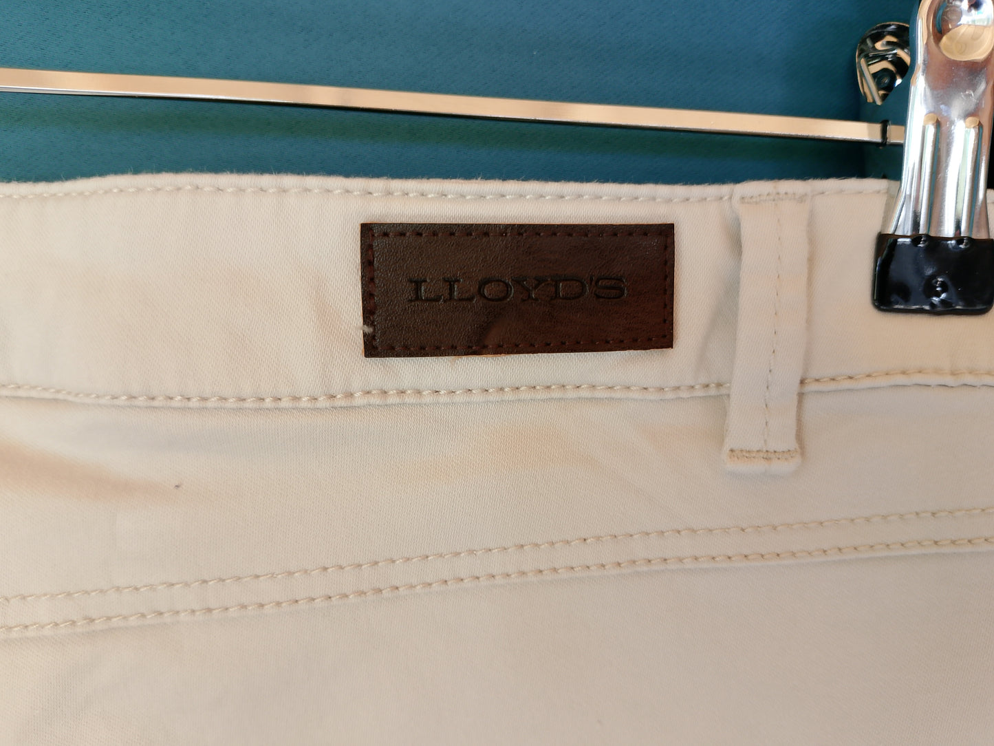 Eleganță Casual: Pantaloni Lloyd's. Un Clasic Versatil la Preț Imbatabil! Marime 44.