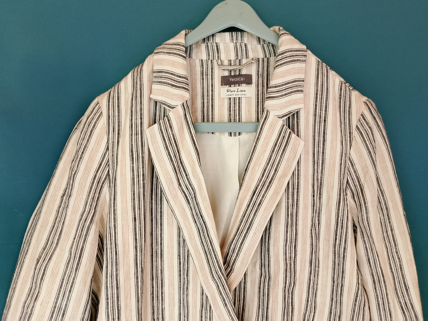 Chic cu Dungi: Sacou Lejer Elegance Line – Stil Clasic Reinterpretat!