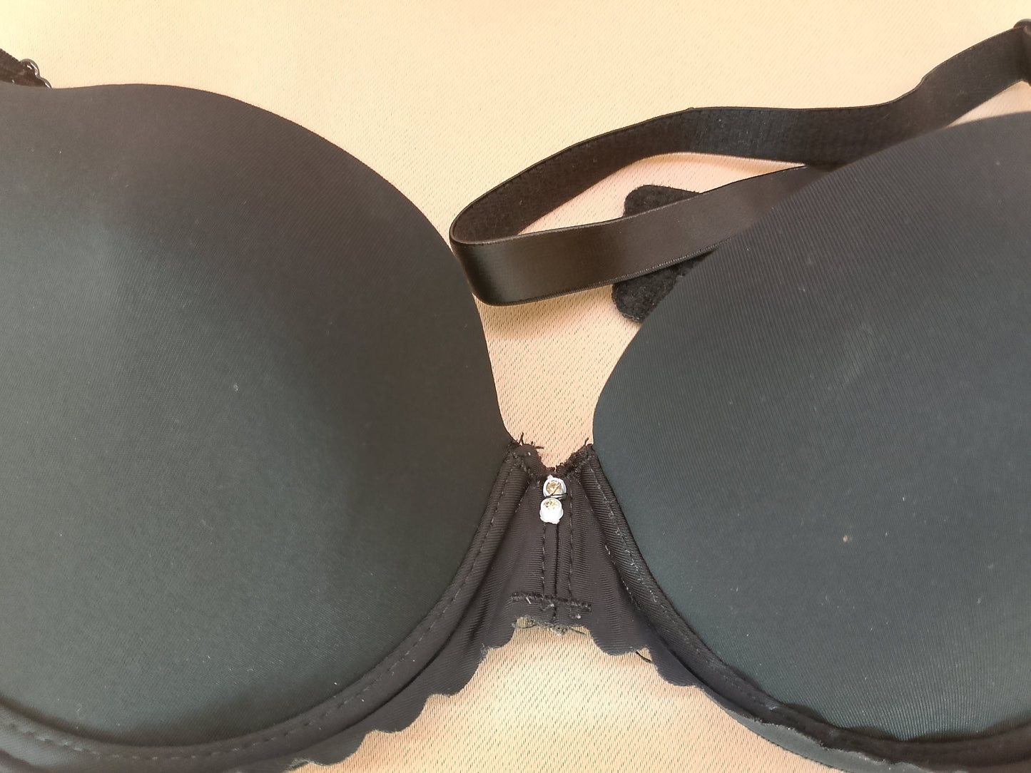 Eleganță Simplă: Sutien Negru Clasic Channo – Confort Zilnic Esențial! 80B