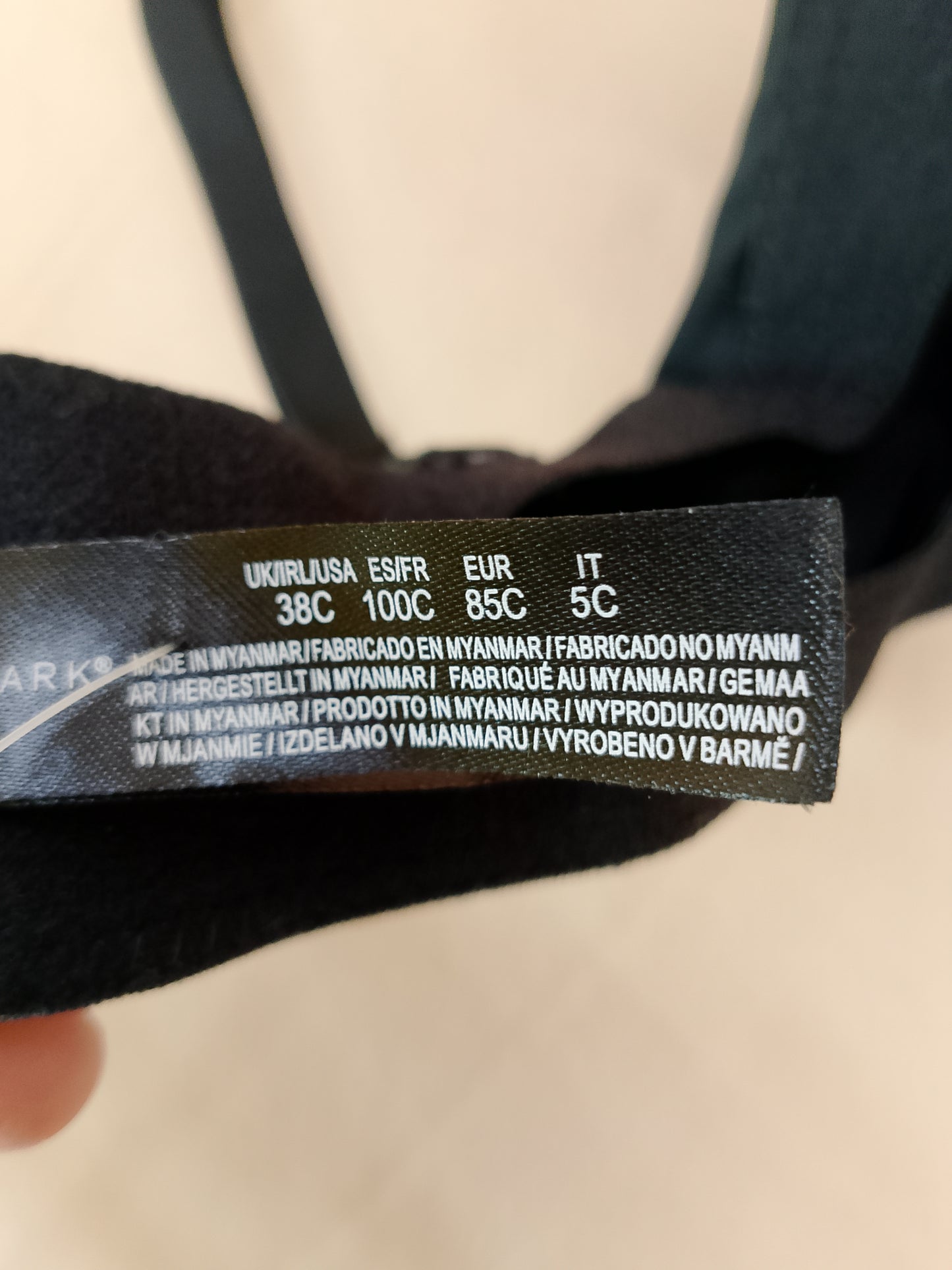 Versatilitate Maximă: Sutien Multi-Poziții Negru Primark – Perfect pentru Orice Decolteu! 85 C