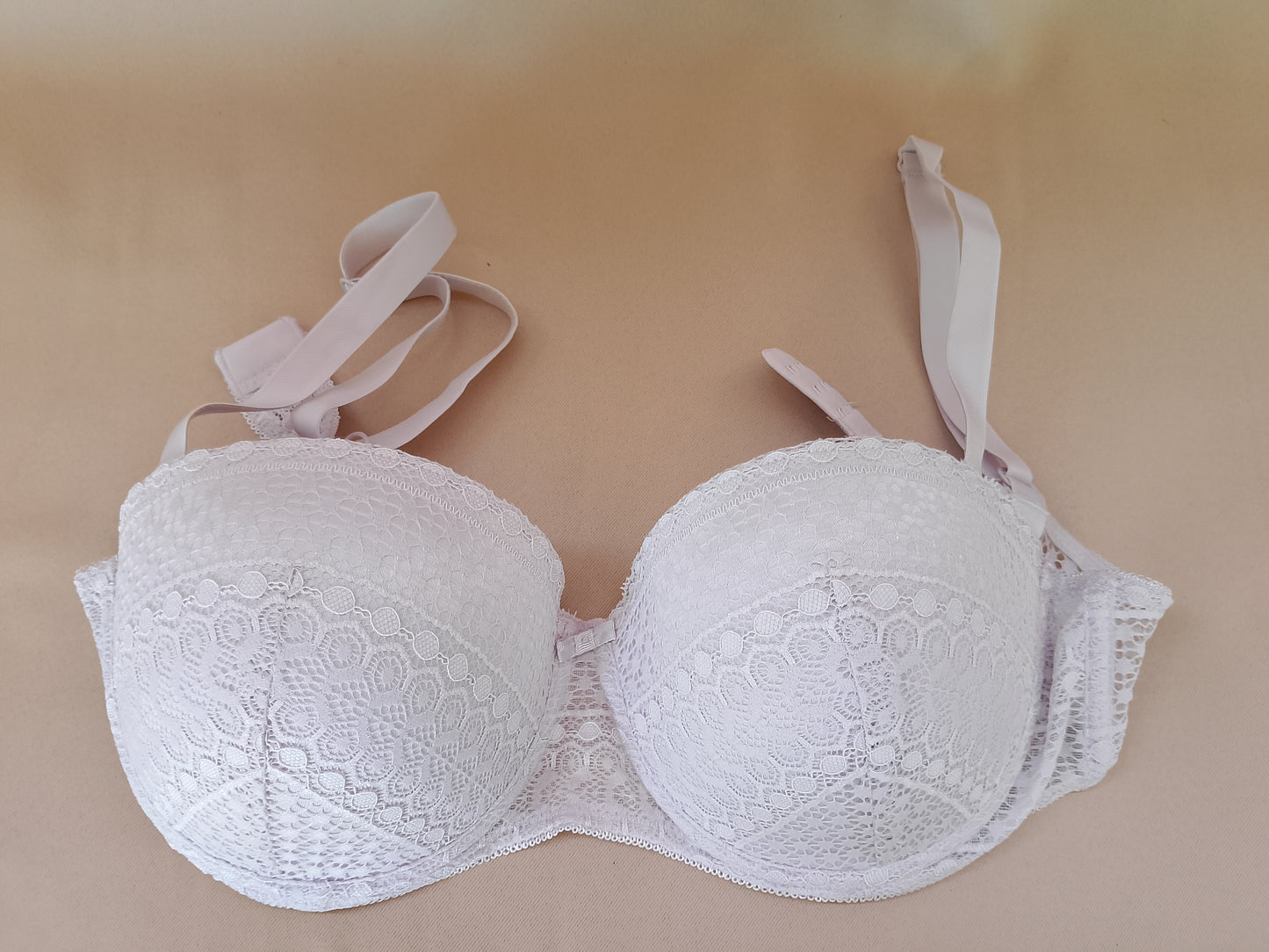 Delicatețe și Suport: Sutien Alb Primark cu Dantelă Romantică – Un Clasic Feminin! 80D