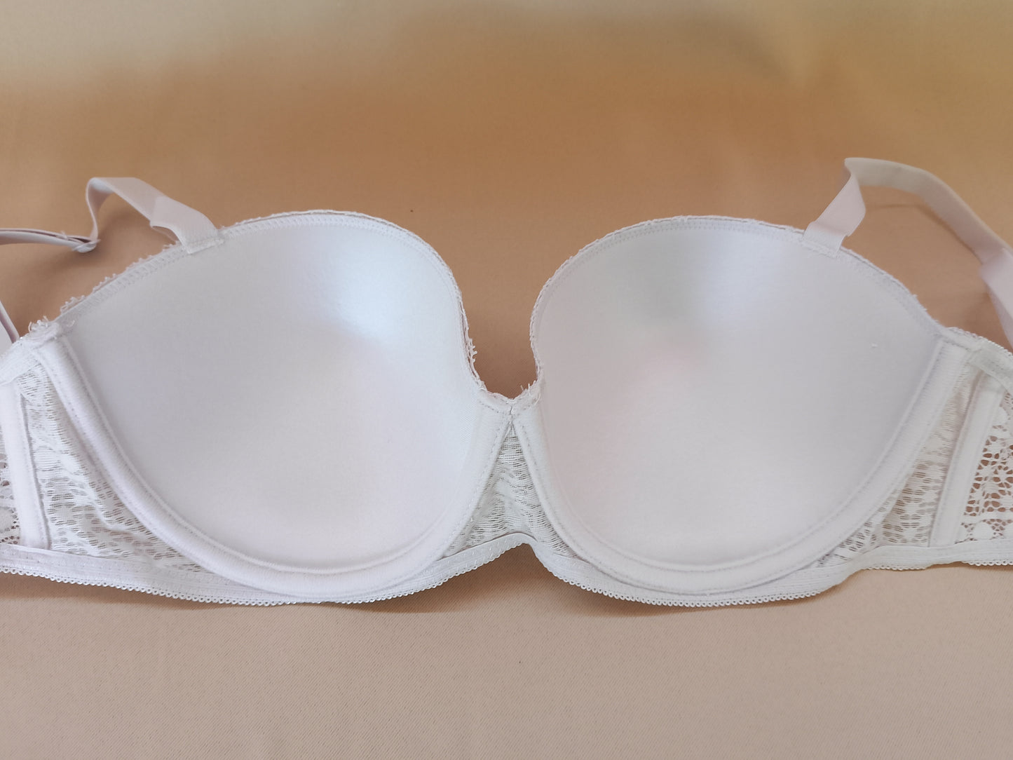Delicatețe și Suport: Sutien Alb Primark cu Dantelă Romantică – Un Clasic Feminin! 80D