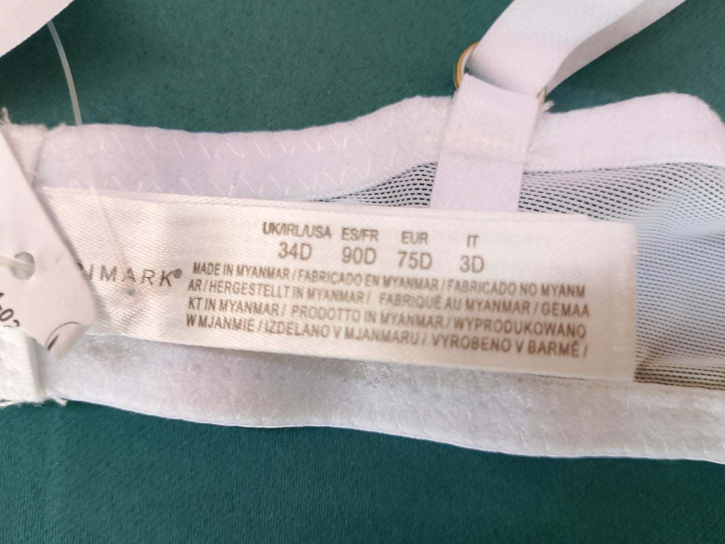 Modern și Confortabil: Sutien Alb Primark cu Design Minimalist și Suport Lateral! 75 D.
