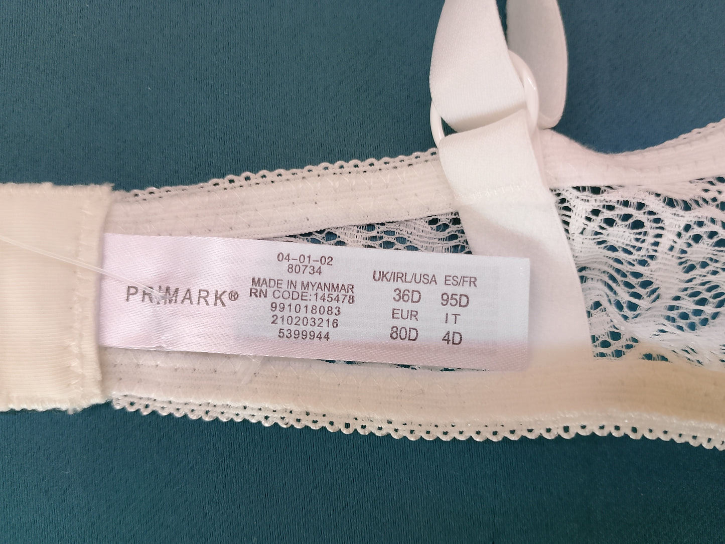 Farmec Romantic: Sutien Alb Primark cu Dantelă Perforată – Eleganță Delicată! 80 D