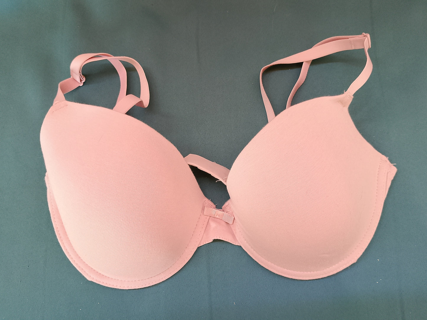 Accent de Culoare: Sutien Primark Corai/Somon cu Detaliu Modern la Spate – Stil și Confort! 75D