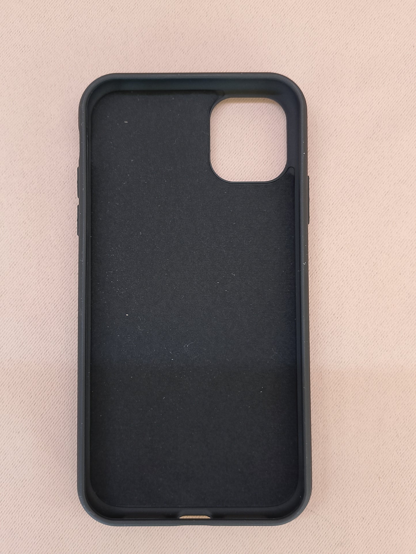 Protecție Esențială: Husă Subțire Silicon pentru iPhone 11 – NOUĂ!