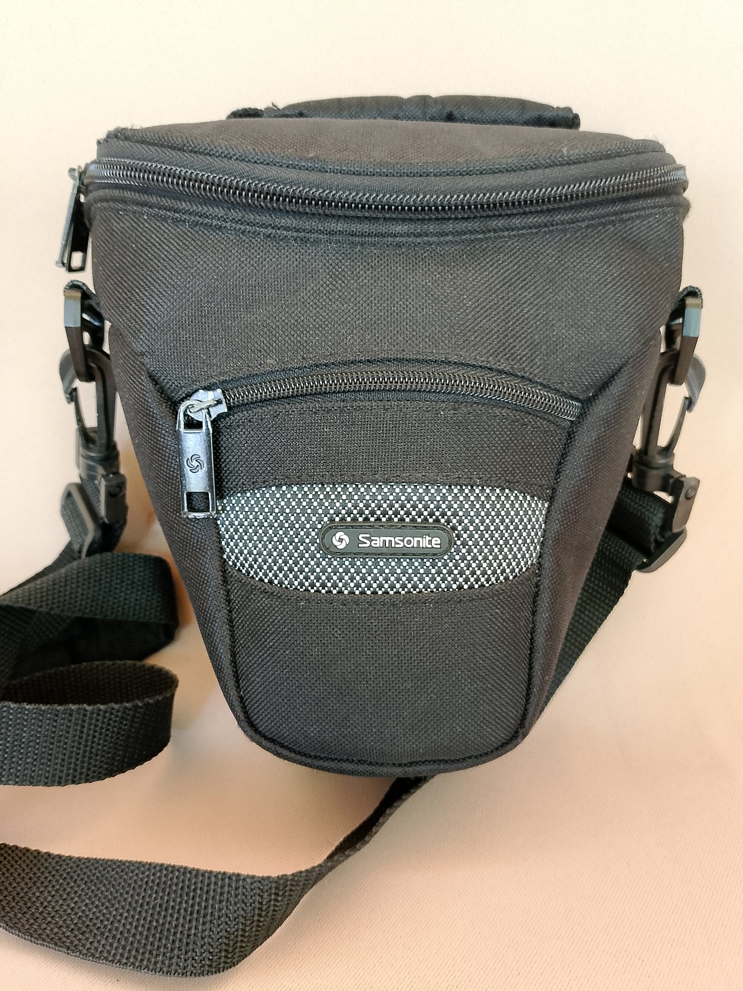 Geantă Foto Compactă Samsonite – Protecție Fiabilă pentru Aparatul Tău!