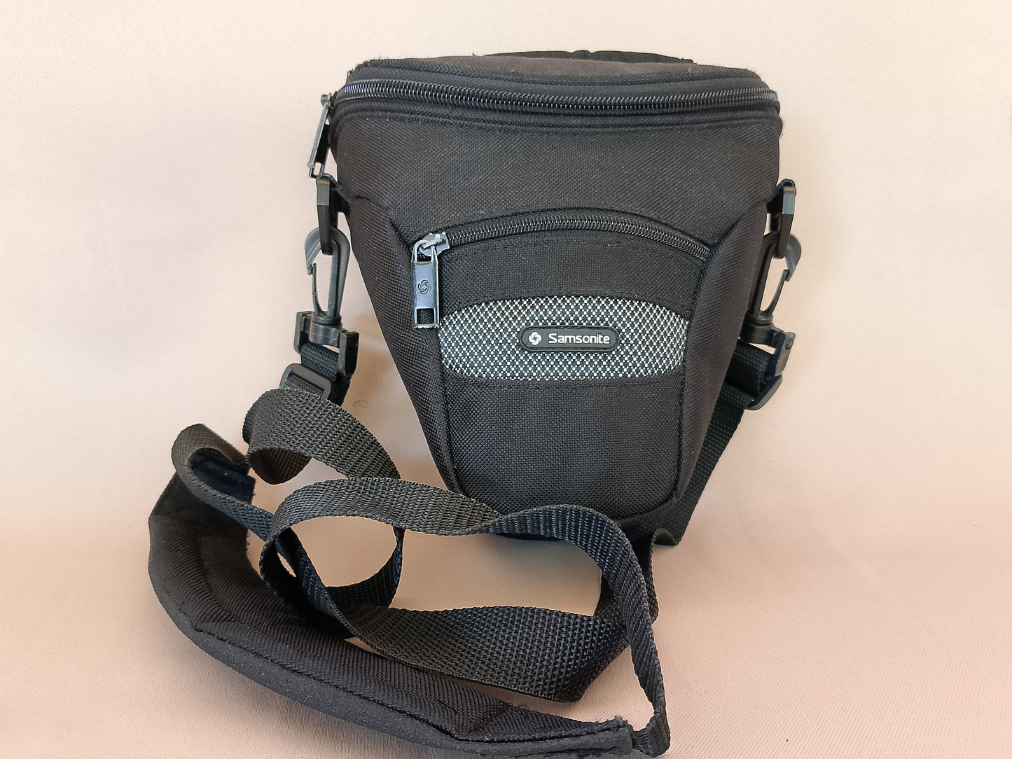 Geantă Foto Compactă Samsonite – Protecție Fiabilă pentru Aparatul Tău!