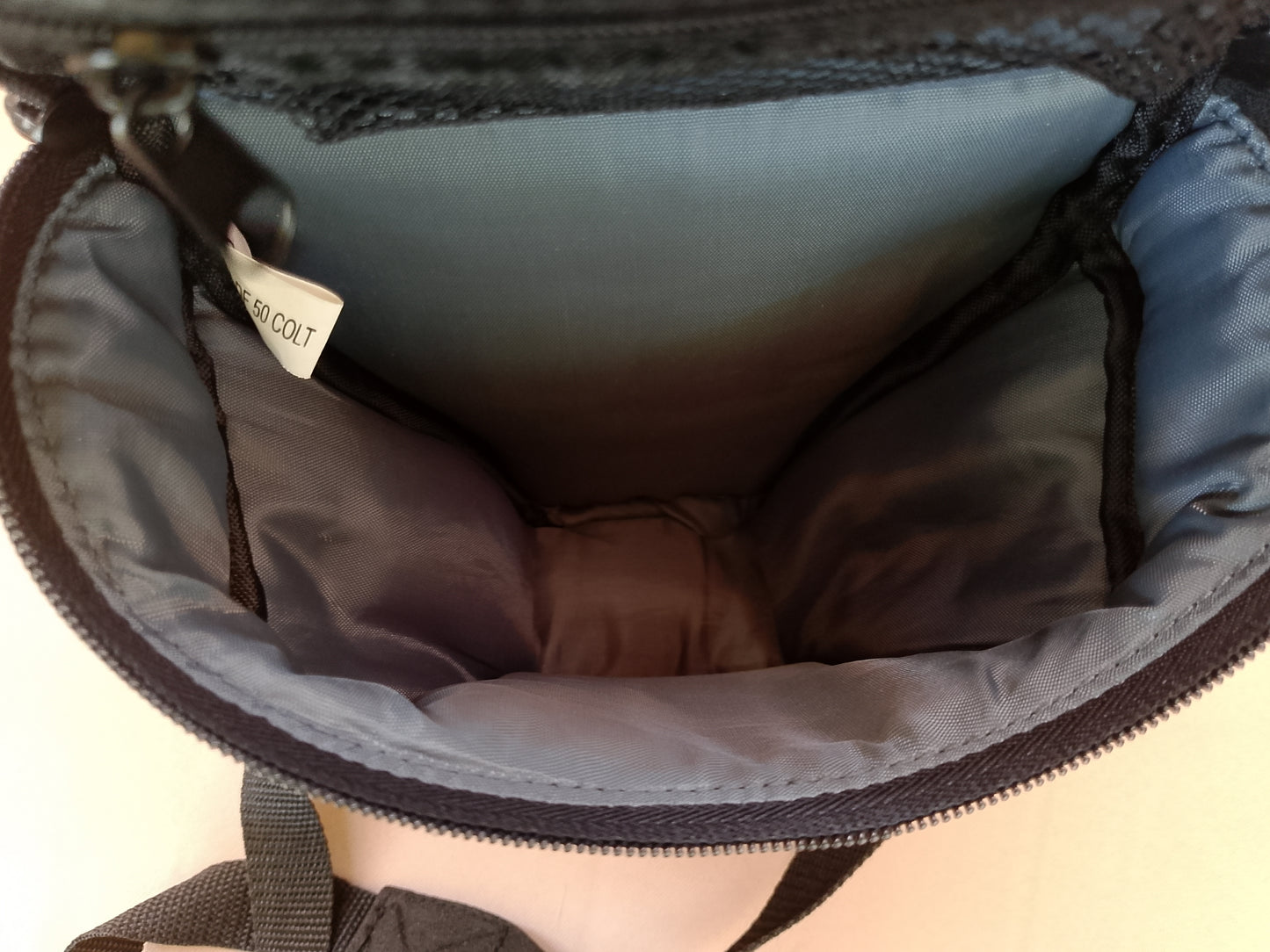 Geantă Foto Compactă Samsonite – Protecție Fiabilă pentru Aparatul Tău!
