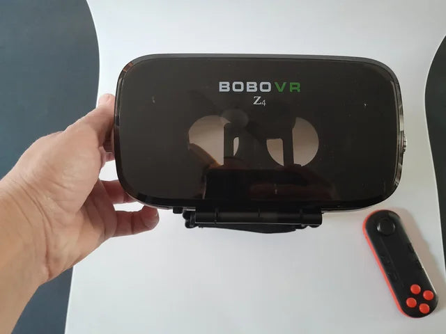 Ochelari VR pentru telefon. Cu gamepad.