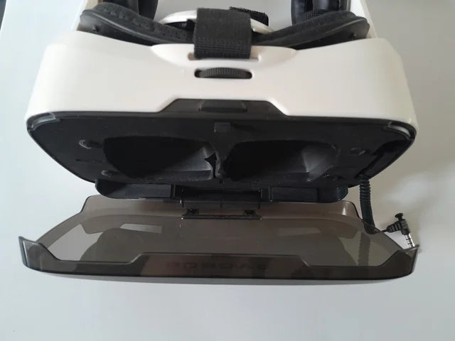 Ochelari VR pentru telefon. Cu gamepad.