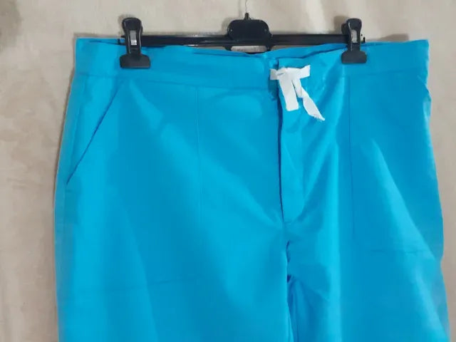 Pantaloni sanitari. Noi, fara eticheta. Talie 52 cm. Marimea L.