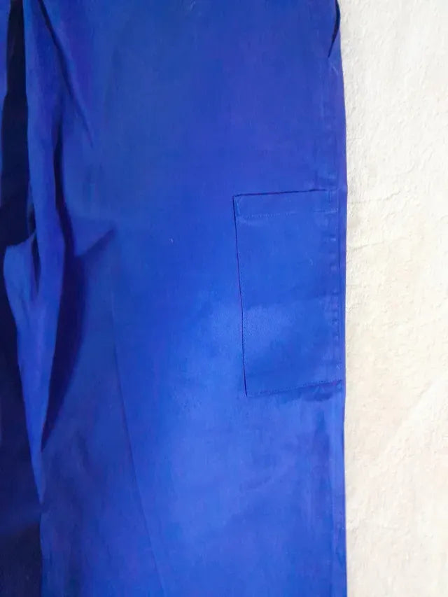 Pantaloni salopeta. Talie 43/49 cm. Noi. Marime 50.