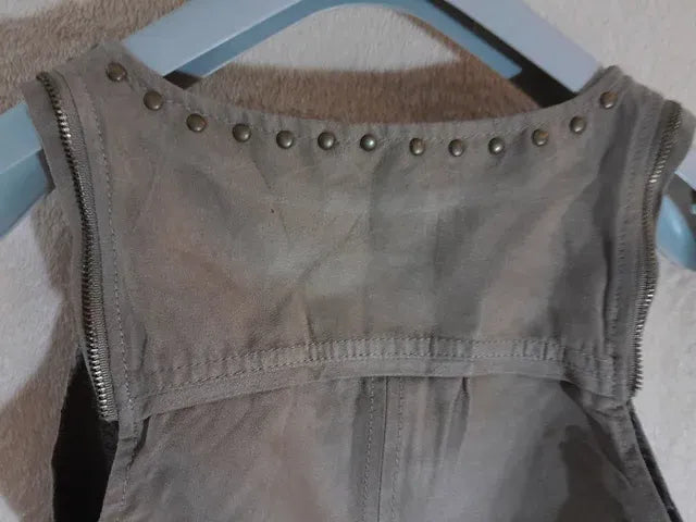 Vesta Bershka. Marime S. Piele intoarsa.