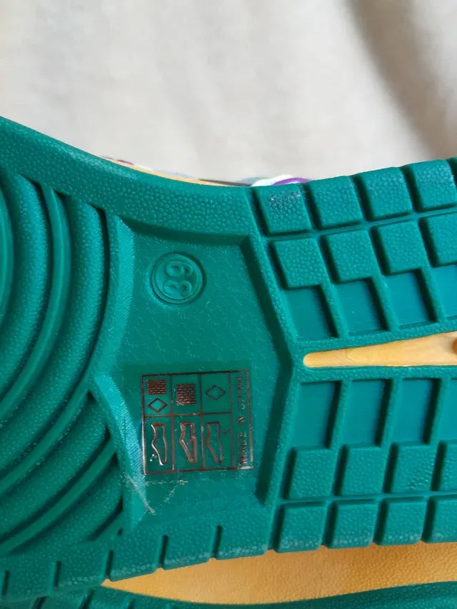 Adidasi multicolor. Noi. Fara eticheta. Marime 39.
