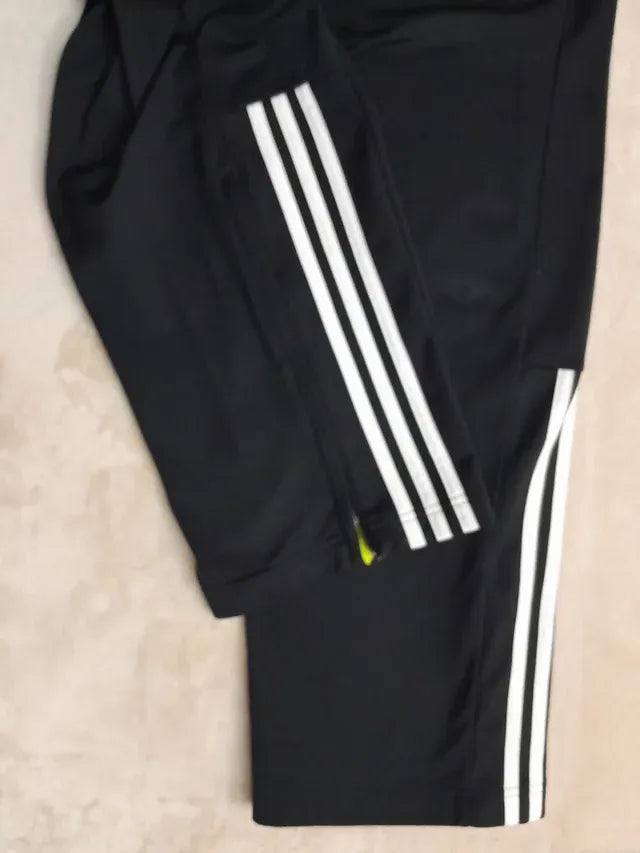 Pantaloni trening Adidas originali. Marimea M.