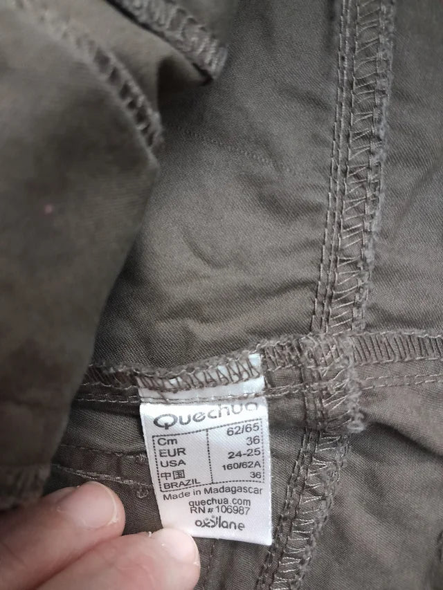 Pantaloni Quechua. Noi. Marimea 36.
