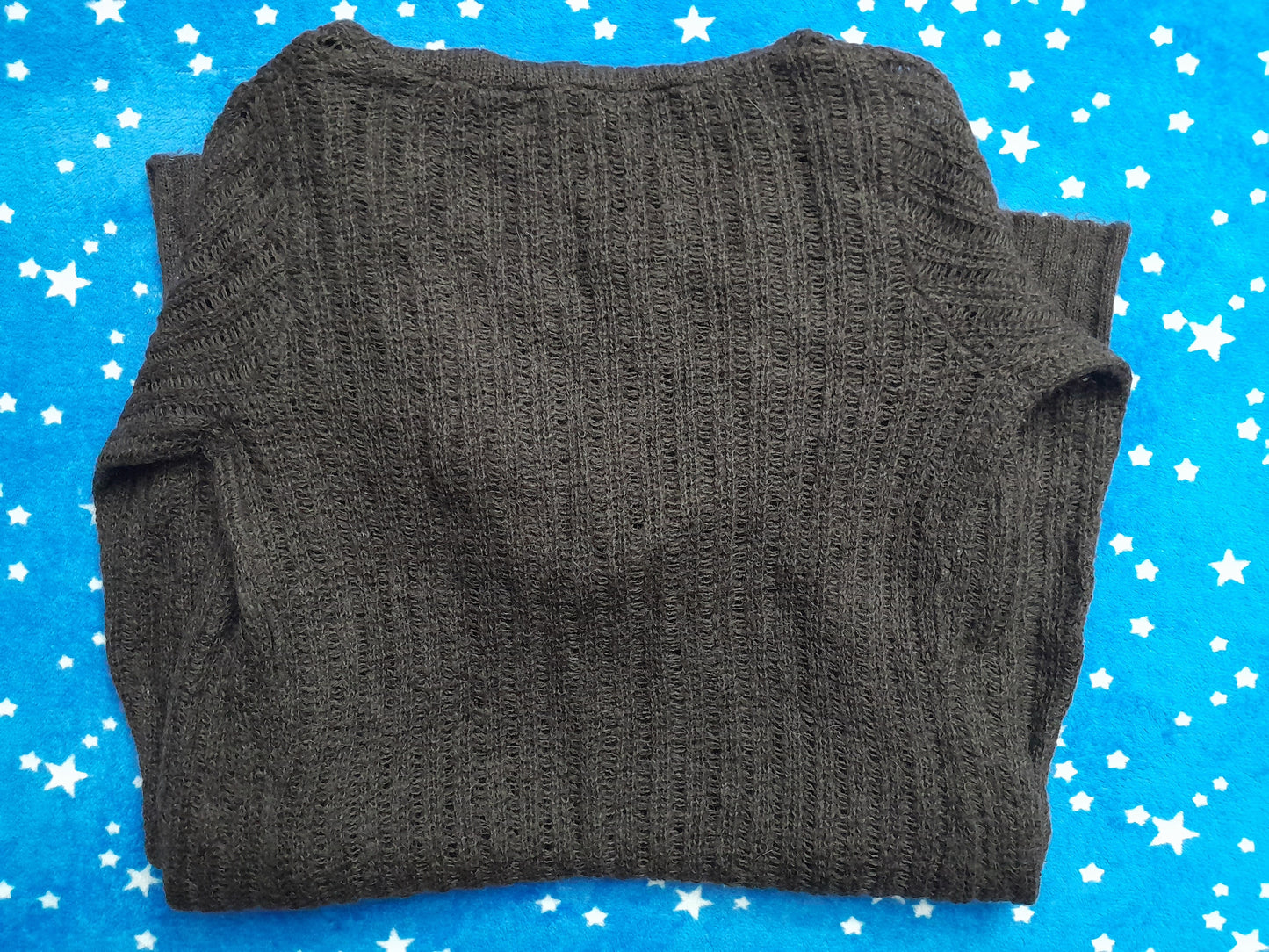Cardigan lung tricotat cu glugă – confort și stil în orice sezon!