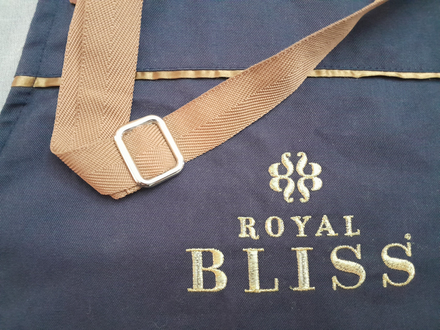 Sort ospatar. Royal Bliss.