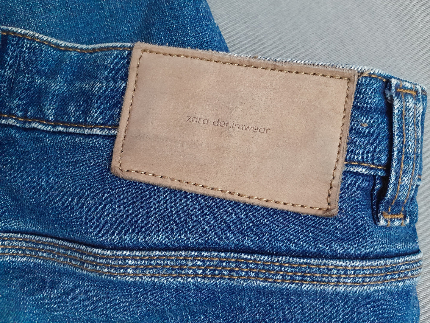 Blugi barbatesti. Marca ZARA. Marime 42. Talie: 43 cm.
