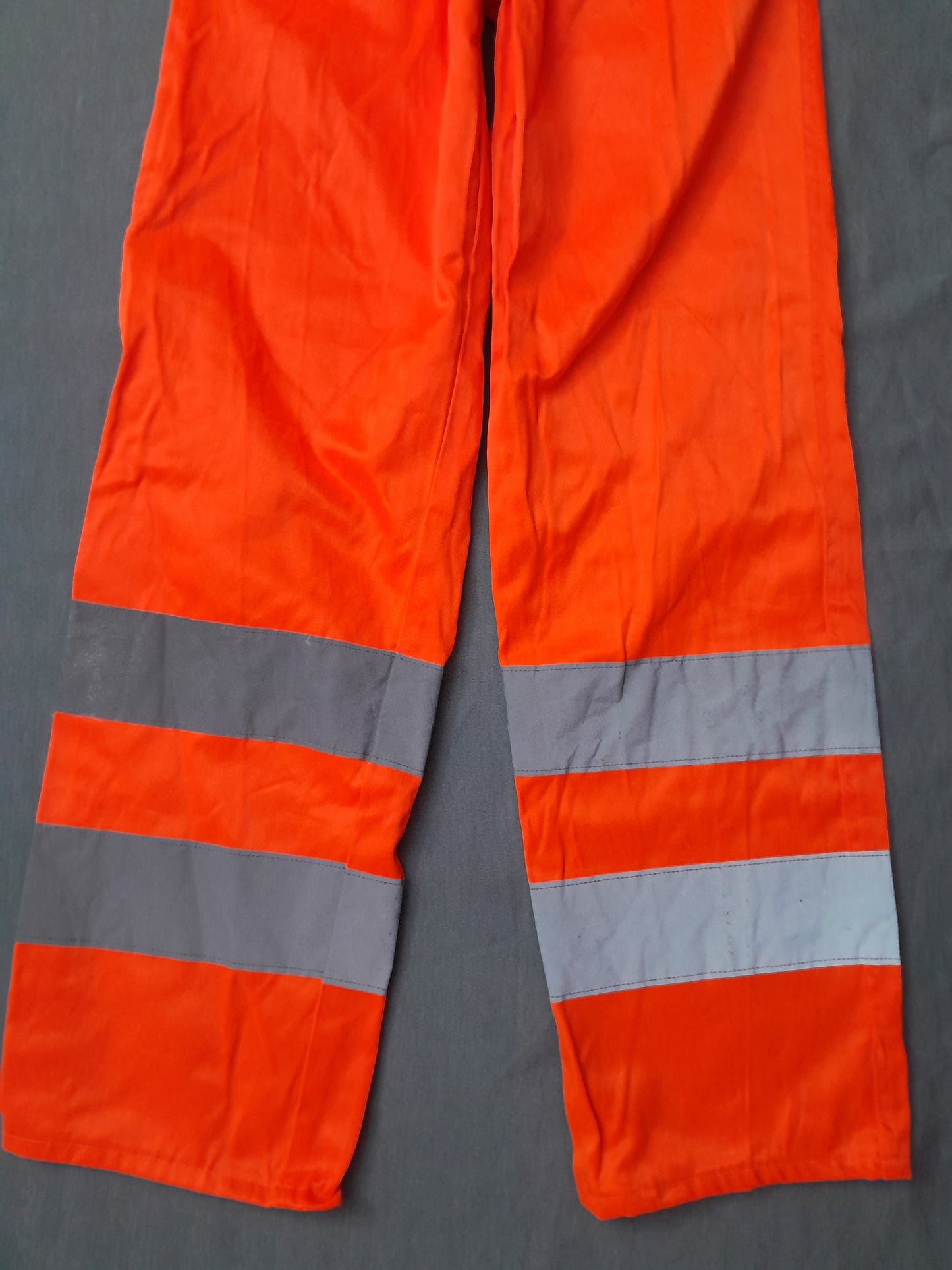 Pantaloni reflectorizanti. Talie 30/ 42 cm.