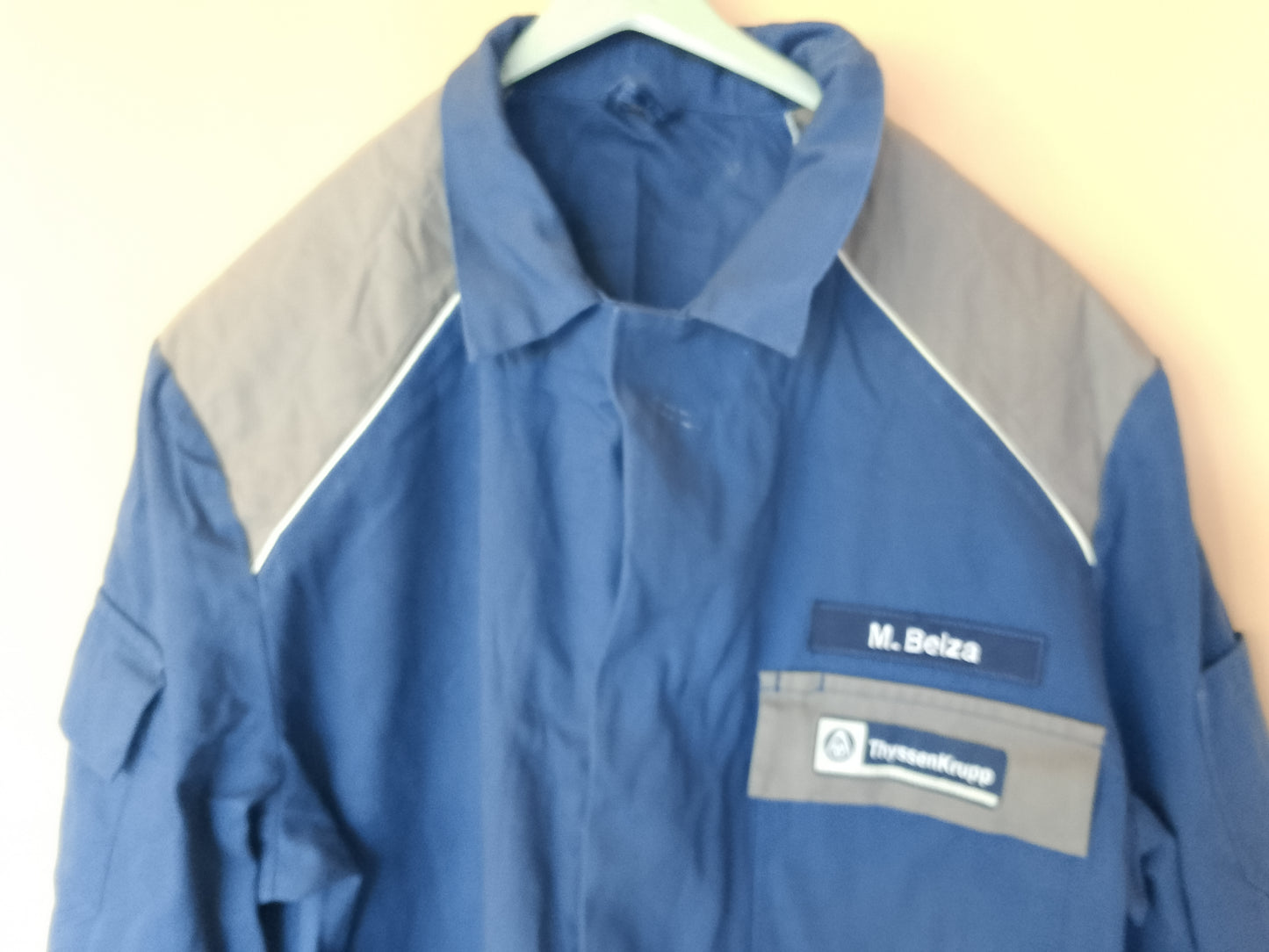 Jachetă de Lucru Thyssenkrupp - Stăpânește-ți Proiectele cu Stil și Durabilitate!