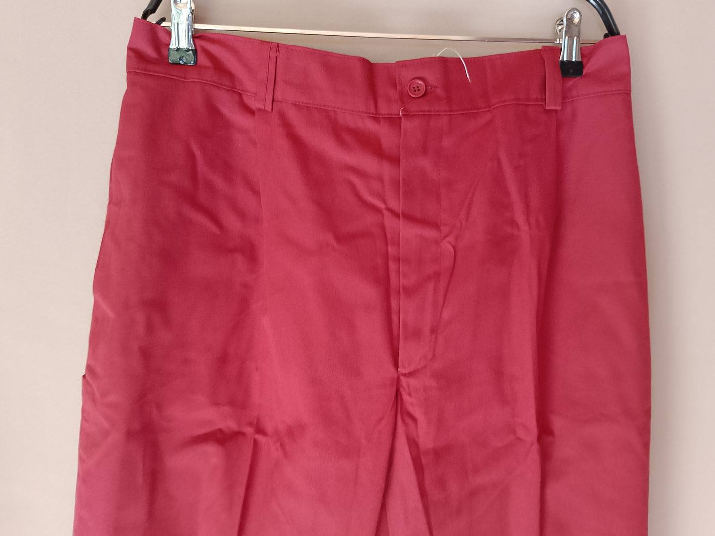 Pantaloni de Lucru Roșii - Adaugă o Pată de Culoare în Garderoba Ta de Lucru! Marime 54.