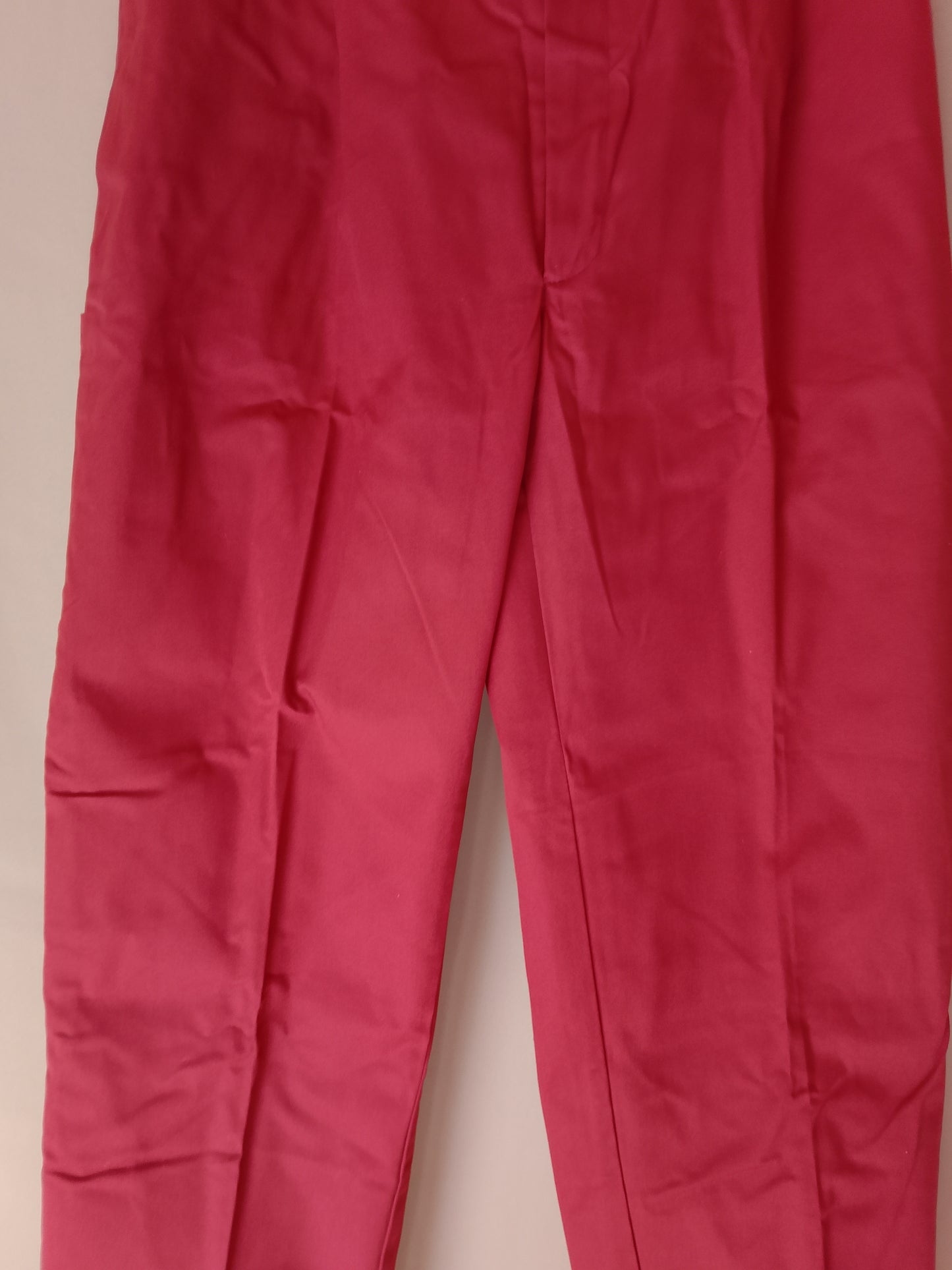 Pantaloni de Lucru Roșii - Adaugă o Pată de Culoare în Garderoba Ta de Lucru! Marime 54.