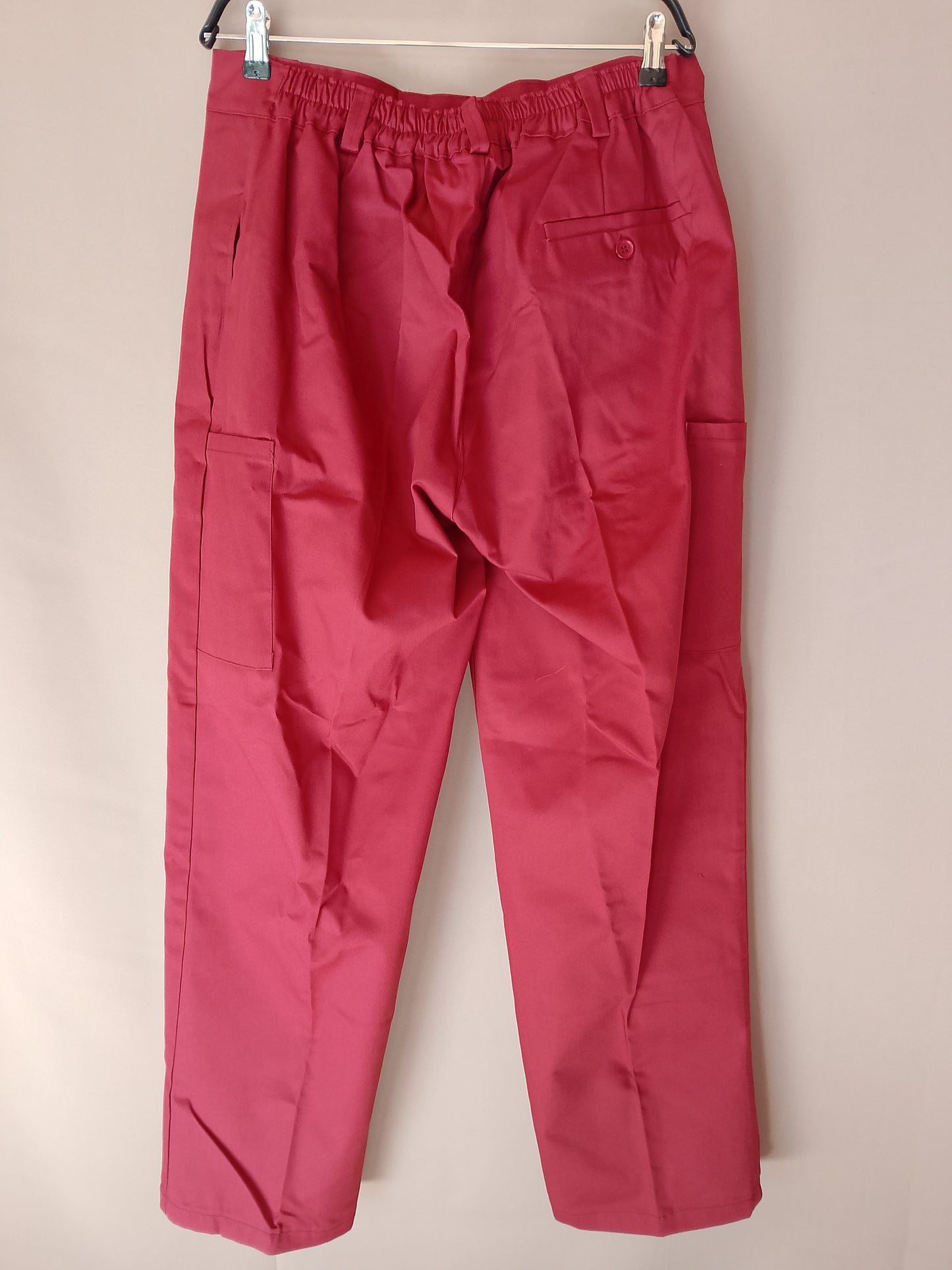 Pantaloni de Lucru Roșii - Adaugă o Pată de Culoare în Garderoba Ta de Lucru! Marime 54.