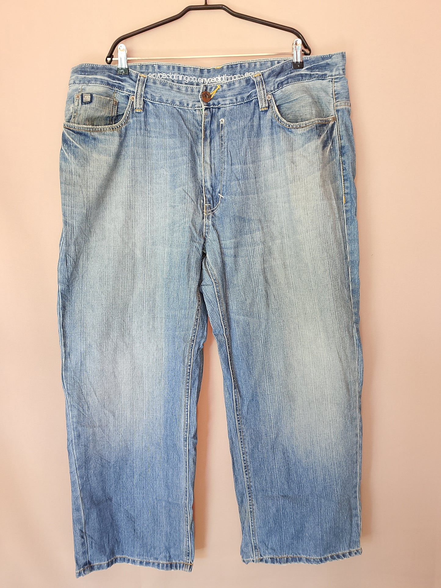 Jeans Capri de bărbați de la Cipo & Baxx - Stil urban și confort în zilele calde. Marime 42. Talie 52 cm.