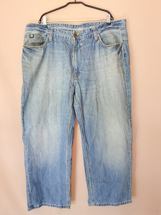 Jeans Capri de bărbați de la Cipo & Baxx - Stil urban și confort în zilele calde. Marime 42. Talie 52 cm.