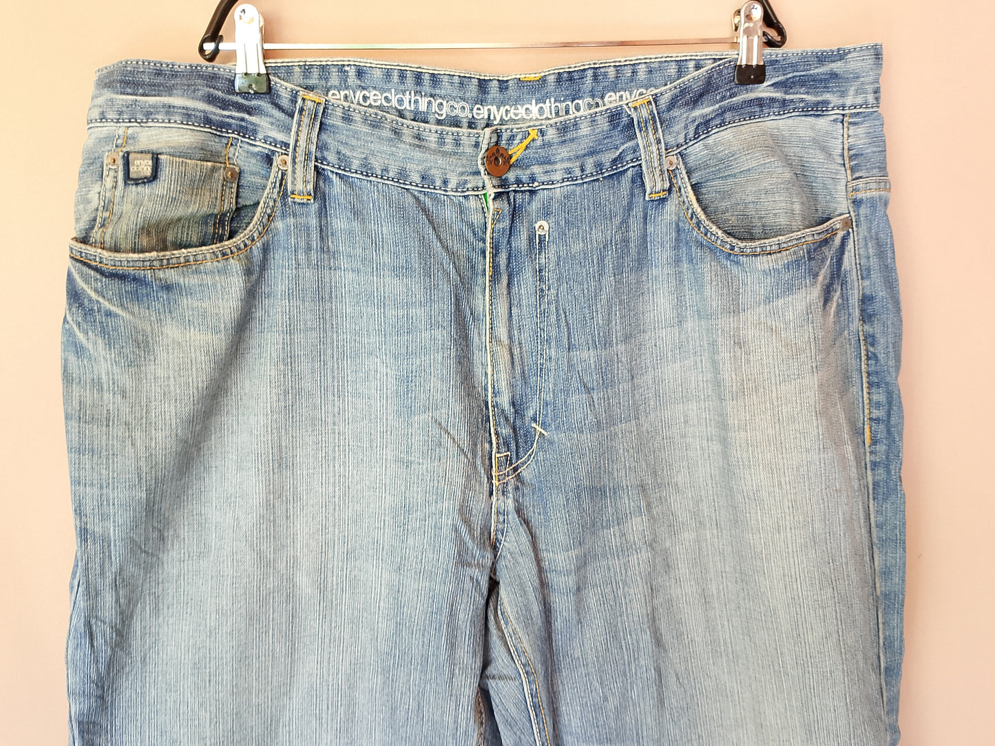 Jeans Capri de bărbați de la Cipo & Baxx - Stil urban și confort în zilele calde. Marime 42. Talie 52 cm.
