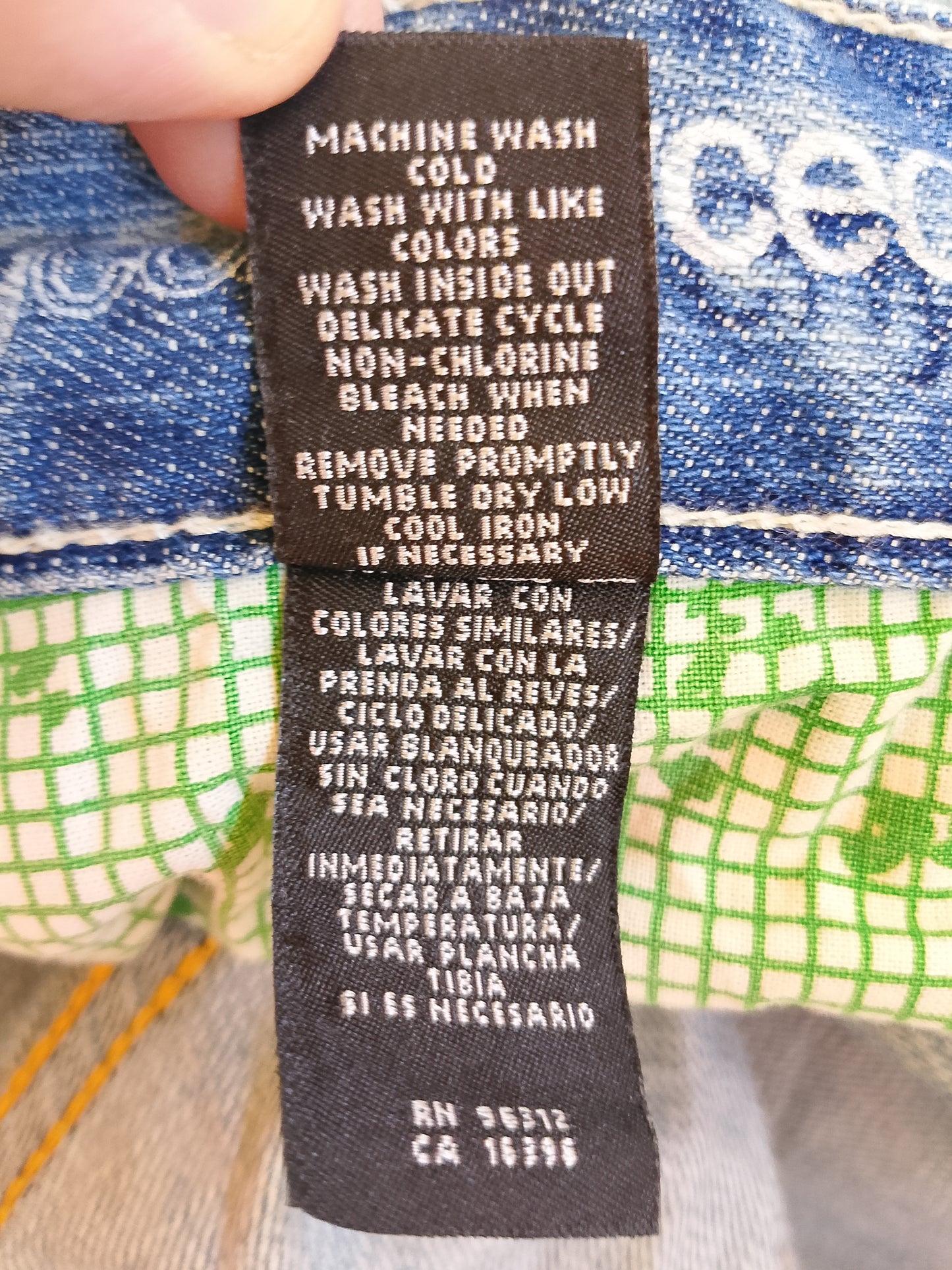 Jeans Capri de bărbați de la Cipo & Baxx - Stil urban și confort în zilele calde. Marime 42. Talie 52 cm.