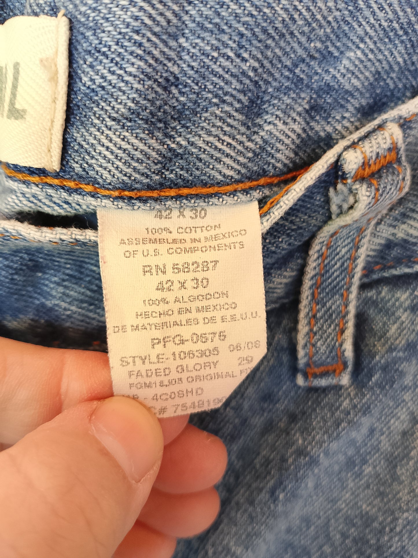 Jeans clasici de bărbați de la FAGED 'N' BLUE - Un stil atemporal pentru garderoba ta. Talie 50 cm.