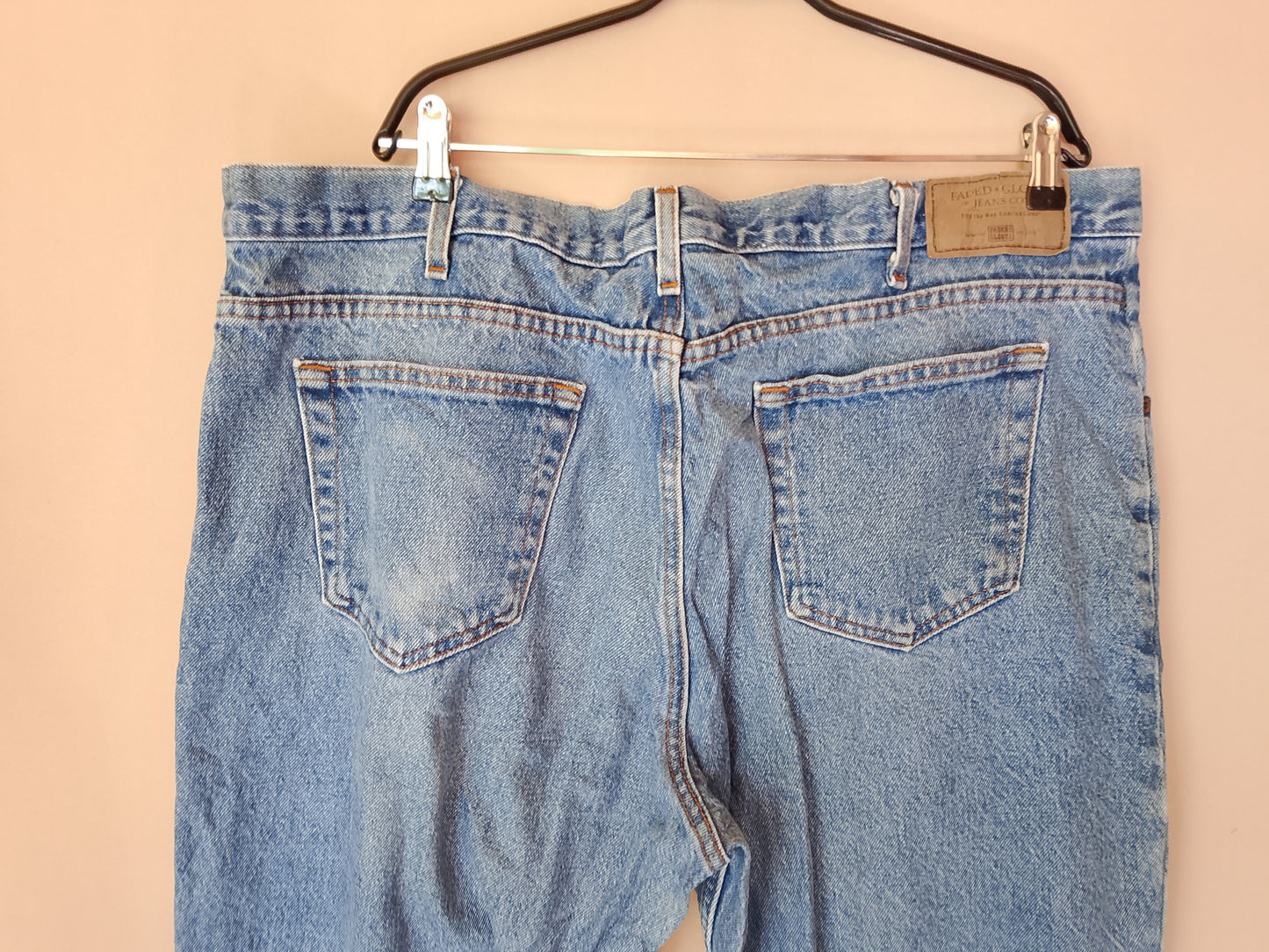 Jeans clasici de bărbați de la FAGED 'N' BLUE - Un stil atemporal pentru garderoba ta. Talie 50 cm.