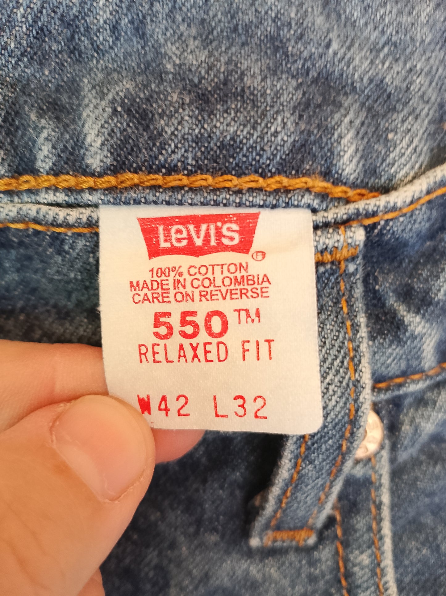 Jeans Levi's 550 - Un clasic relaxat pentru un stil autentic. Talie 49 cm
