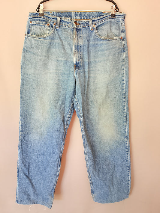 Jeans Levi's 550 - Un clasic relaxat pentru un stil autentic. Talie 48 cm