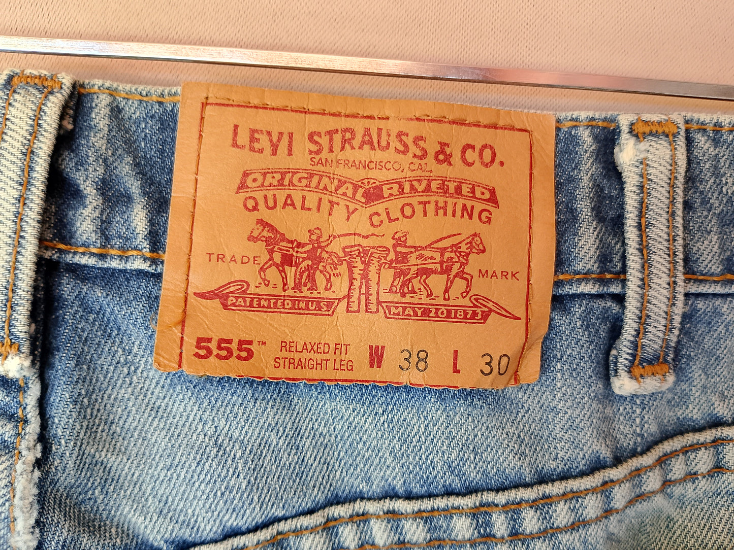 Jeans Levi's 550 - Un clasic relaxat pentru un stil autentic. Talie 48 cm
