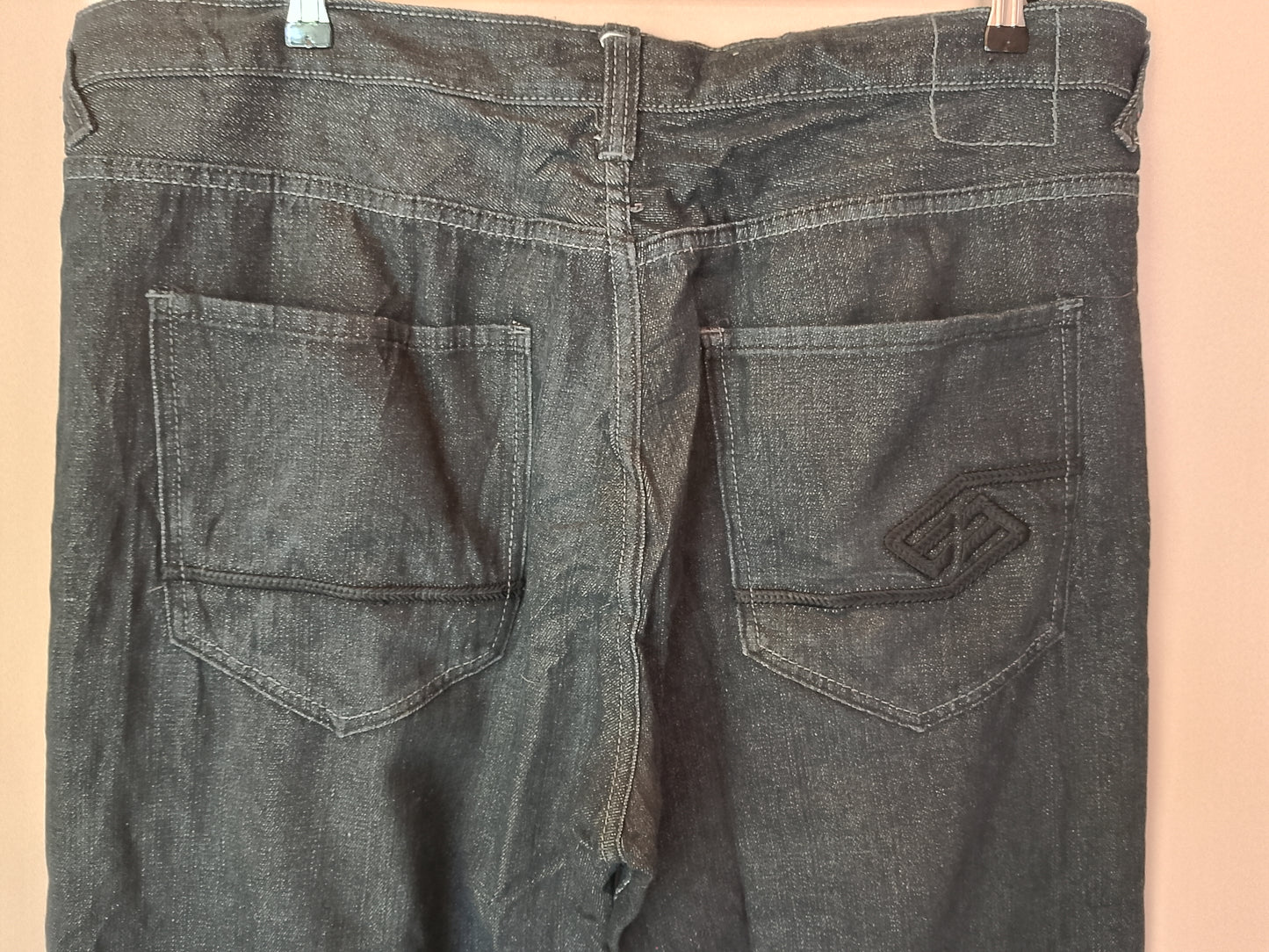 Jeans urban Enyce - Stil  autentic pentru garderoba ta. Talie 54 cm