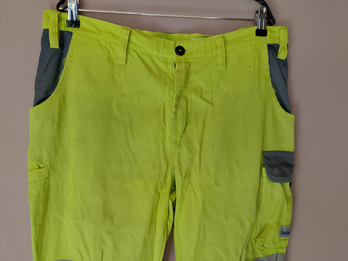 Pantaloni de lucru reflectorizanți Boco – siguranță și confort la locul de muncă. Moarime M.