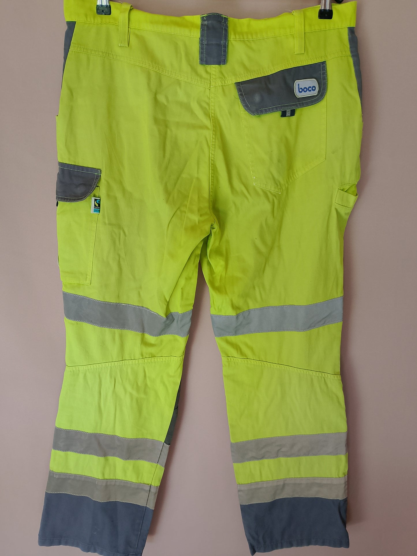 Pantaloni de lucru reflectorizanți Boco – siguranță și confort la locul de muncă. Moarime M.