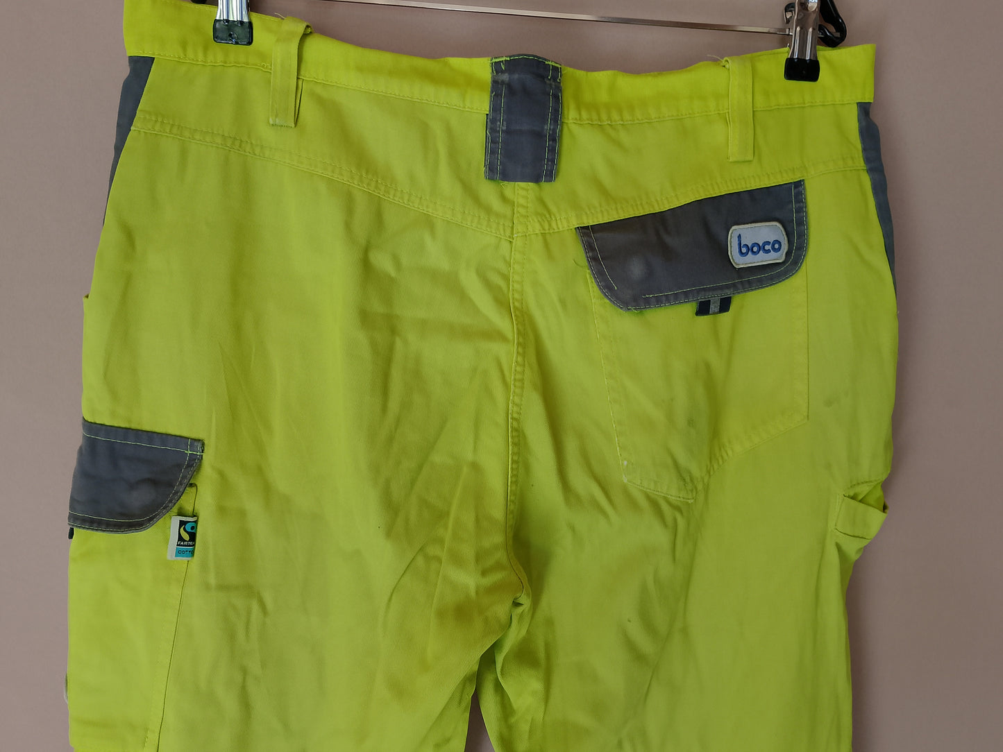 Pantaloni de lucru reflectorizanți Boco – siguranță și confort la locul de muncă. Moarime M.